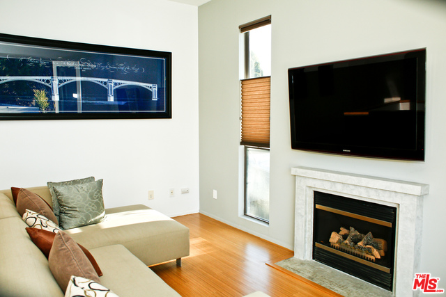 8735 Dorrington Avenue West Hollywood, CA 90048 - Photo 15 of 18