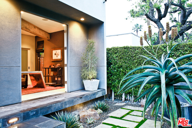 8735 Dorrington Avenue West Hollywood, CA 90048 - Photo 6 of 18