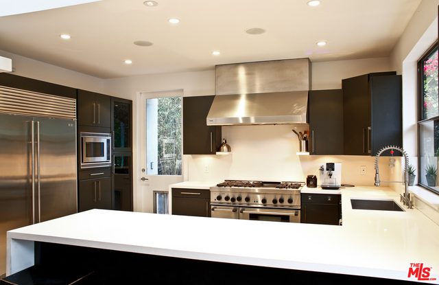 8735 Dorrington Avenue West Hollywood, CA 90048 - Photo 9 of 18