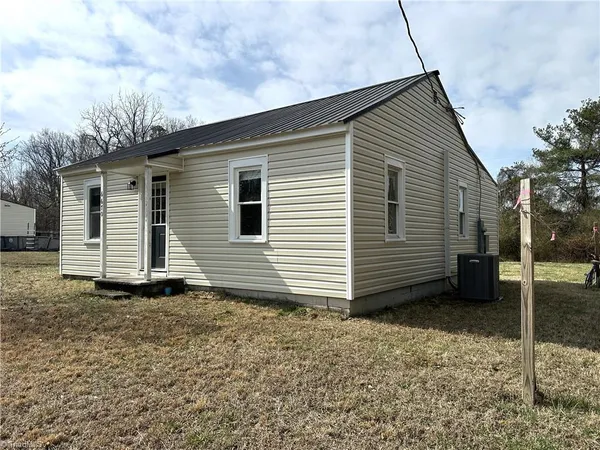 $1,250 | 6670 Walnut Cove Road, Walkertown, NC 27051