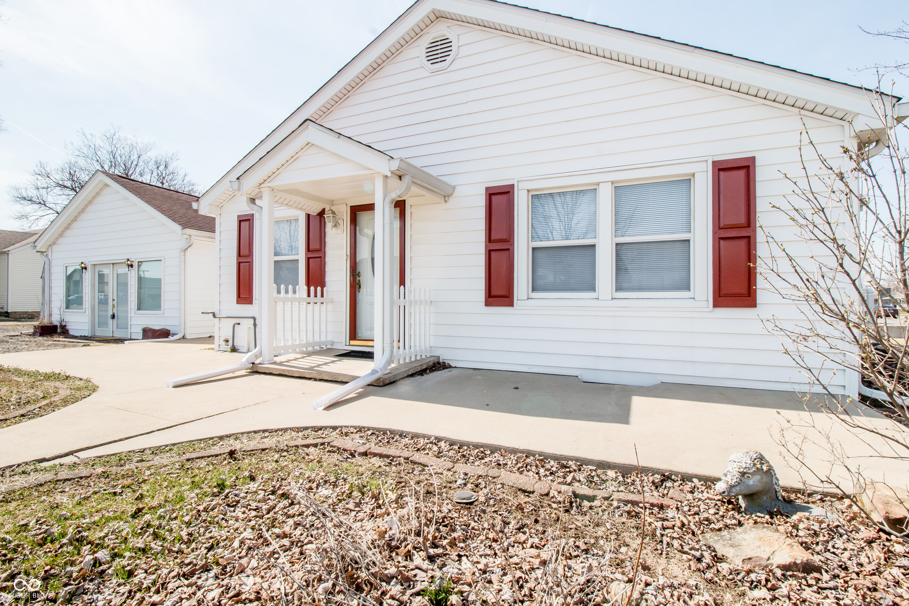 1607 25th Street Columbus, IN 47201 - Photo 2 of 29
