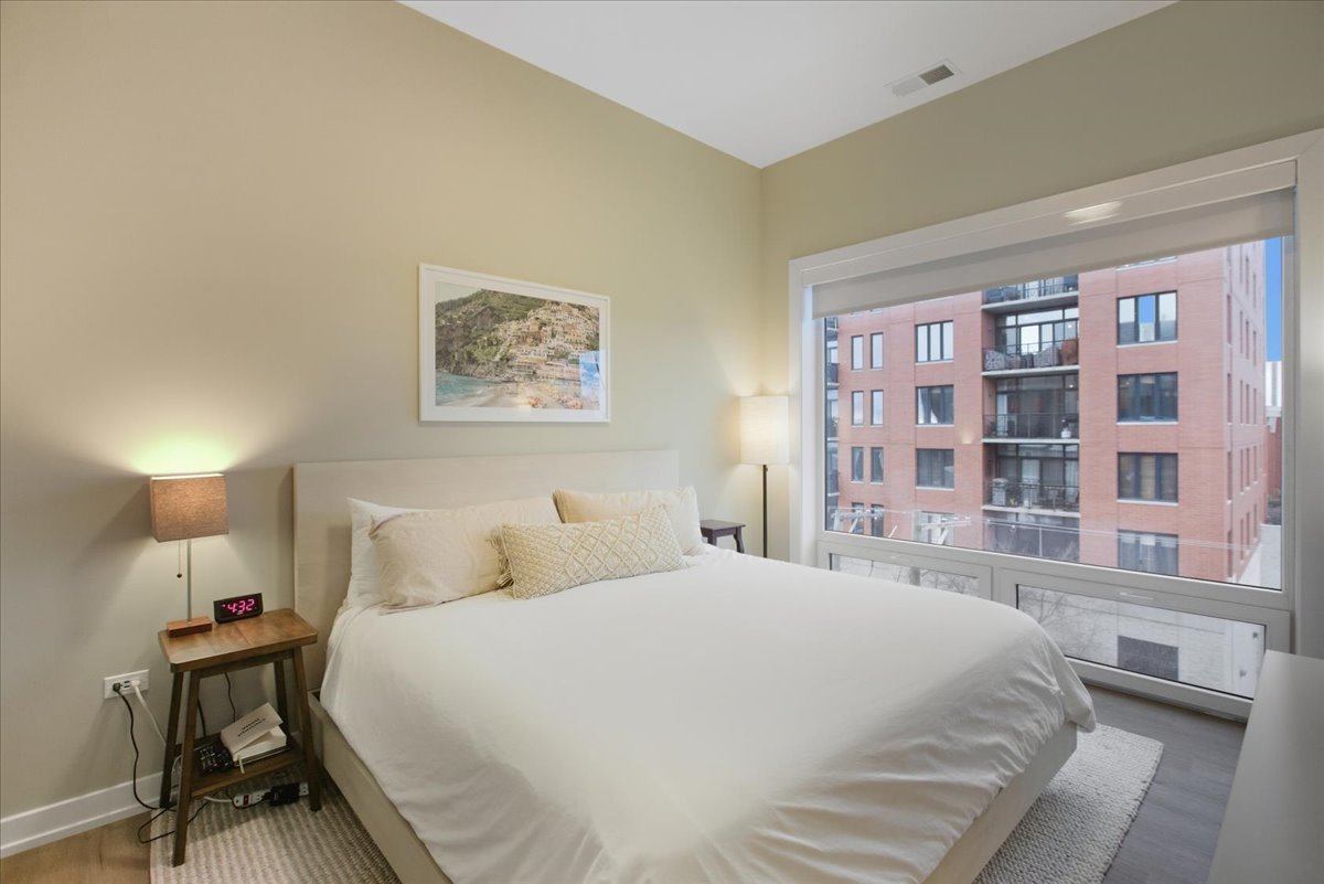 3217 North Clark Street, Unit 402 Chicago, IL 60657 - Photo 6 of 11