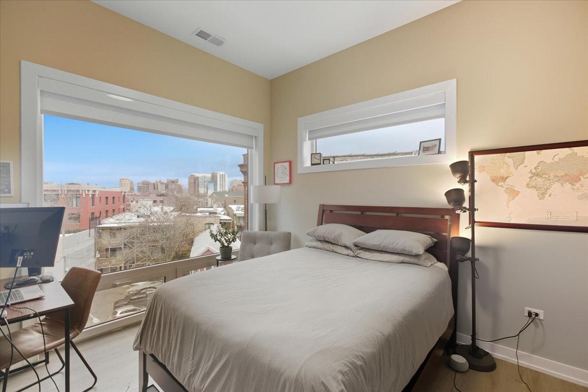 3217 North Clark Street, Unit 402 Chicago, IL 60657 - Photo 7 of 11