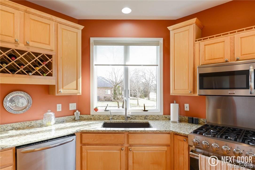 4886 Pleasant Valley Road Brighton, MI 48114 - Photo 9 of 51 Built in wine rack, composite sink and cooks dream Viking Stove!