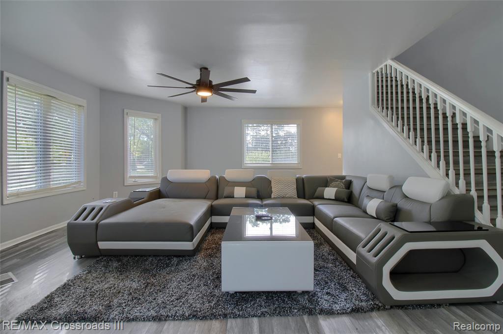 43216 Bemis Road Belleville, MI 48111 - Photo 4 of 38