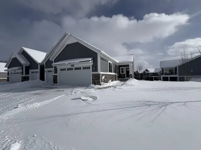 $524,875 | 2551 Ravines Trail Drive Southwest, Byron Center, MI 49315