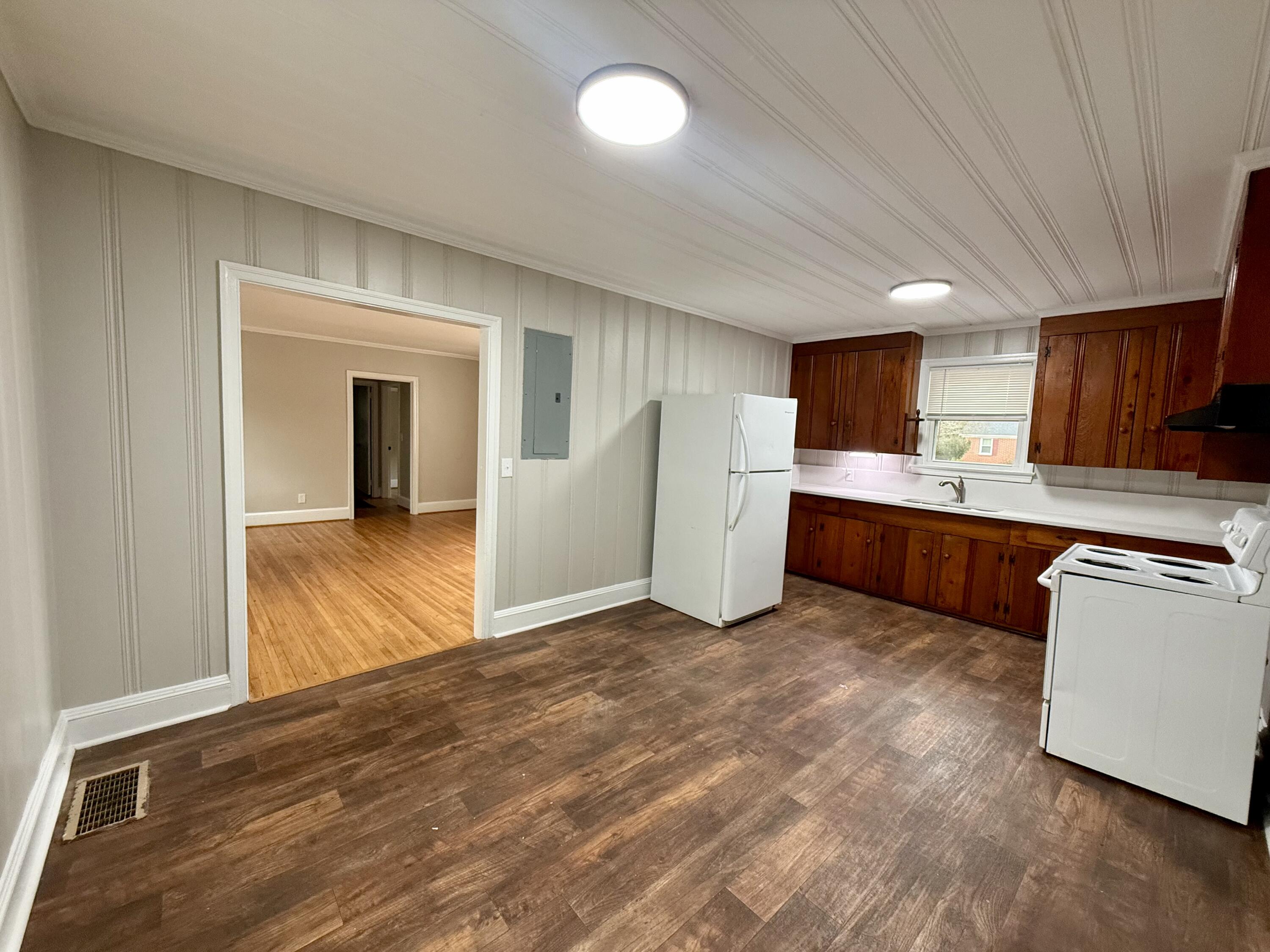 6 Thomas Drive Sumter, SC 29150 - Photo 16 of 29 Eat-in area with view to living room