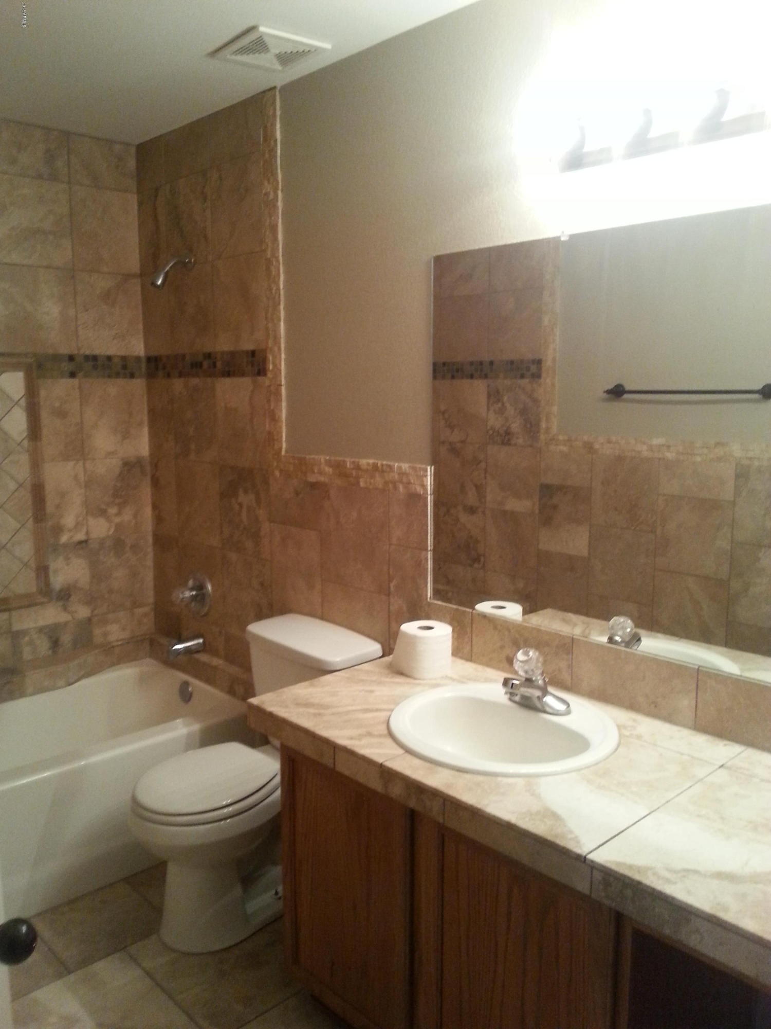 11604 West Alvarado Road Avondale, AZ 85392 - Photo 12 of 12 Guest Bath