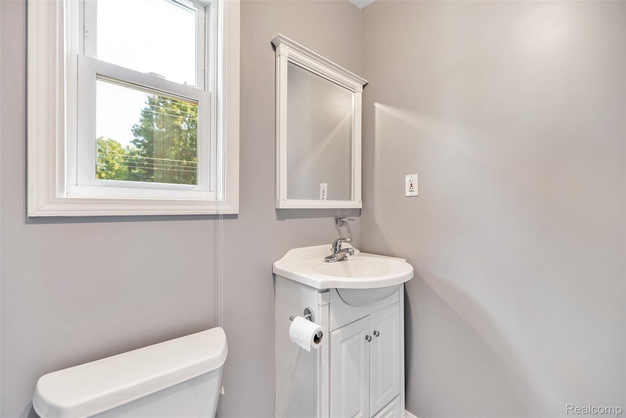 1374 Butler Boulevard Howell, MI 48843 - Photo 24 of 41 28-1374-Butler-Blvd-WindowStill-Rea.jpg