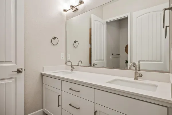 $788,000 | 7271 West Ashcroft Avenue, Fresno, CA 93723