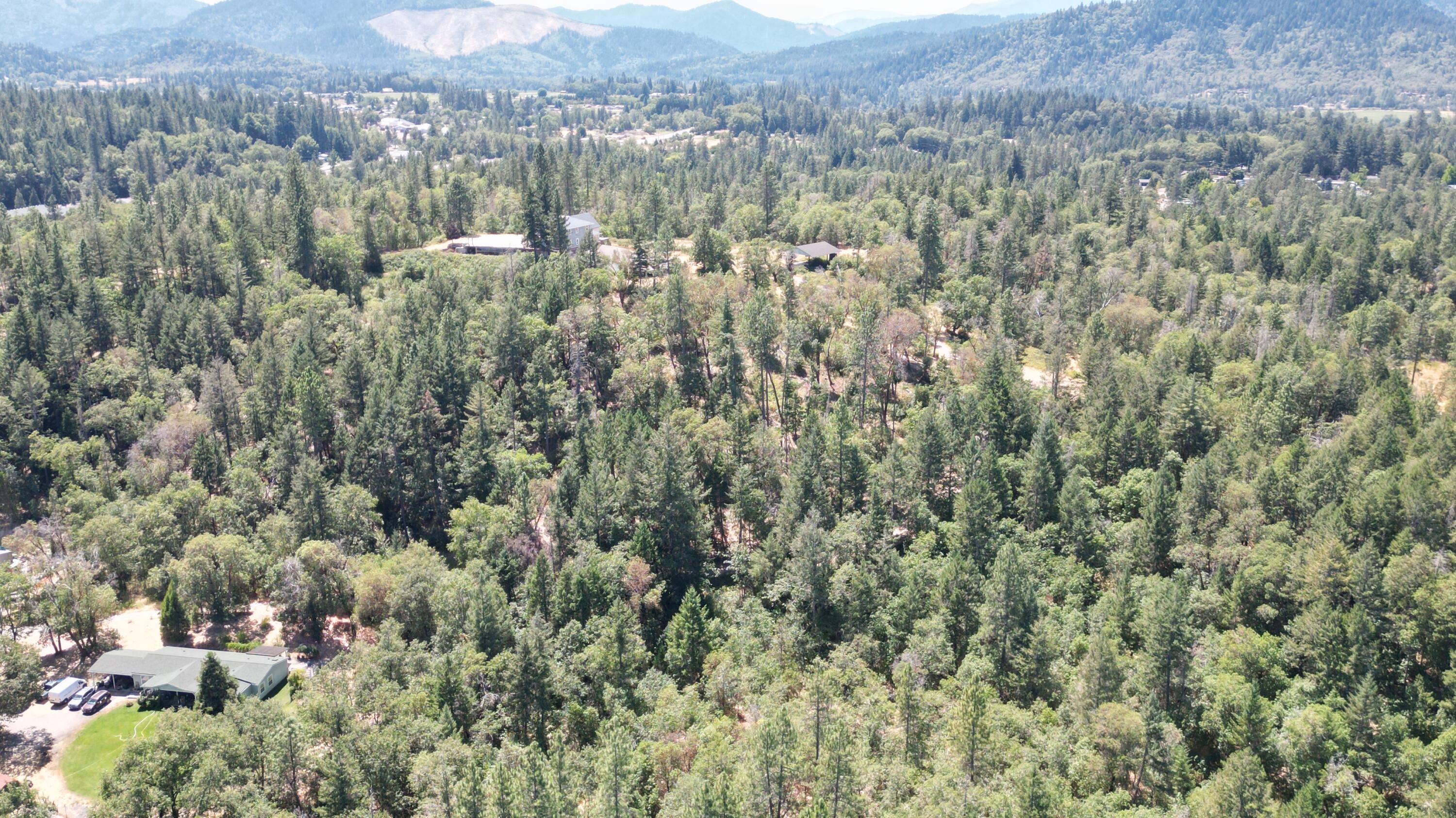 1752 Rounds Avenue Grants Pass, OR 97527 - Photo 12 of 33 DJI_0409
