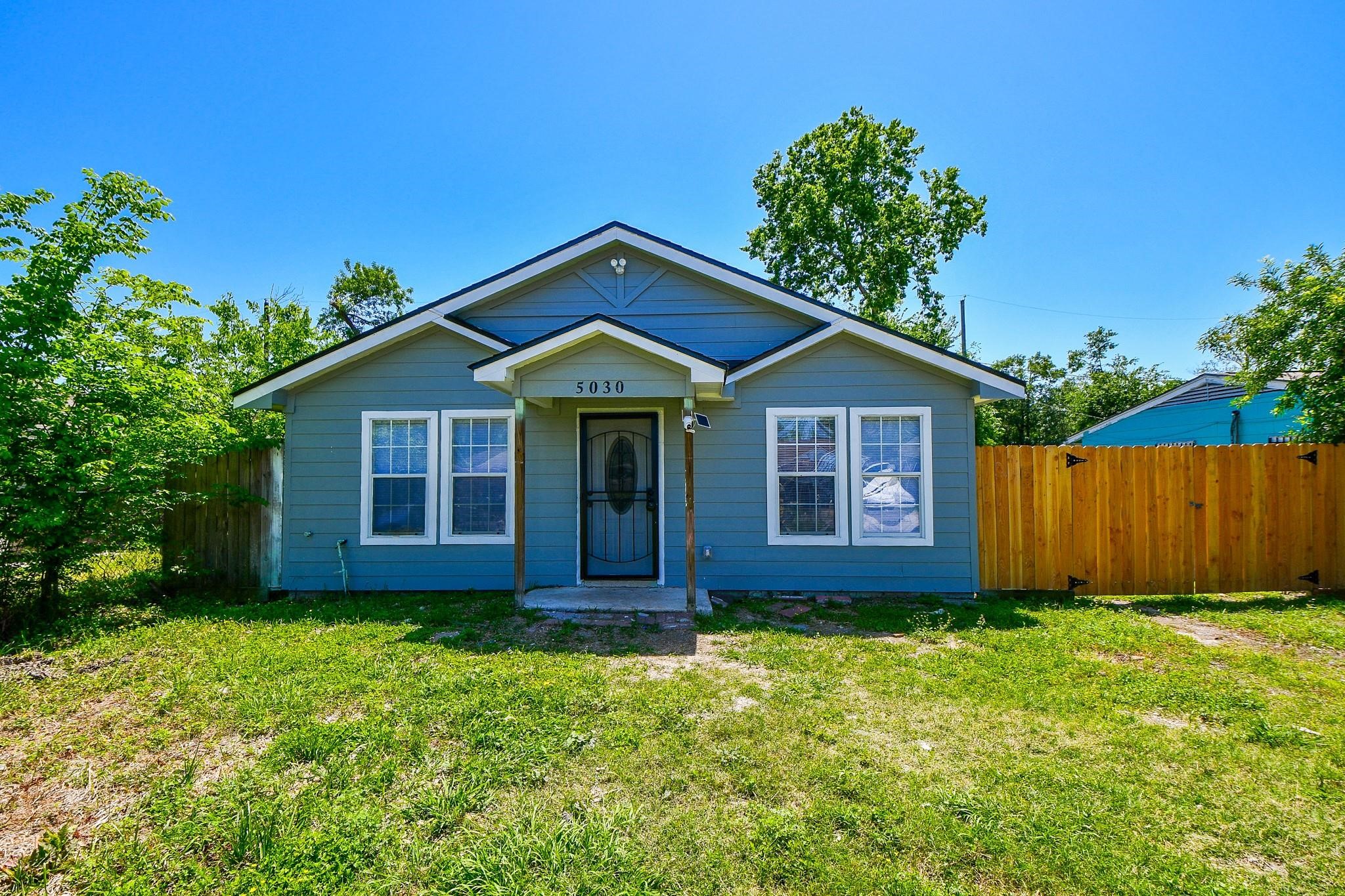 5030 Rapido Road Houston, TX 77033 - Photo 2 of 13