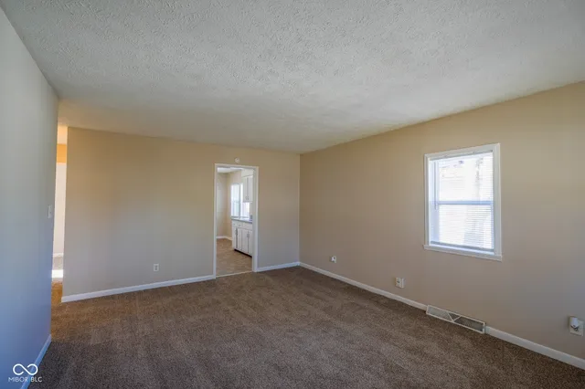 $1,199 | 136 South Webster Avenue, Indianapolis, IN 46219