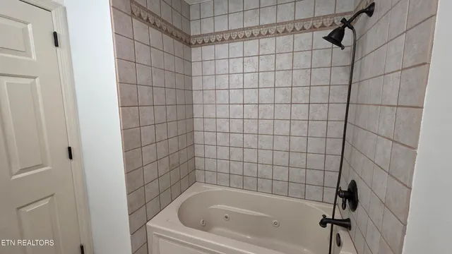 $525,000 | 1135 West Outer Drive, Oak Ridge, TN 37830