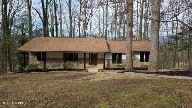 $525,000 | 1135 West Outer Drive, Oak Ridge, TN 37830