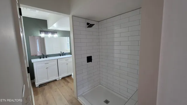 $525,000 | 1135 West Outer Drive, Oak Ridge, TN 37830