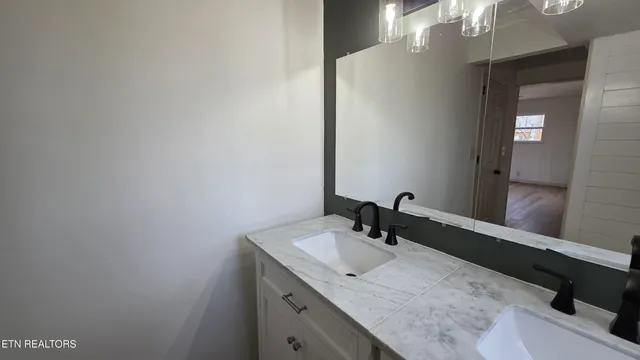 $525,000 | 1135 West Outer Drive, Oak Ridge, TN 37830