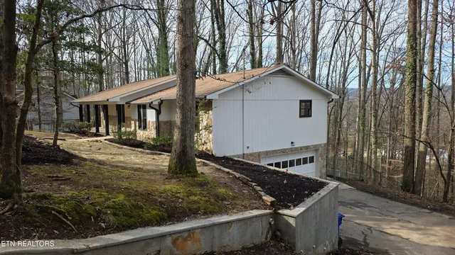 $525,000 | 1135 West Outer Drive, Oak Ridge, TN 37830