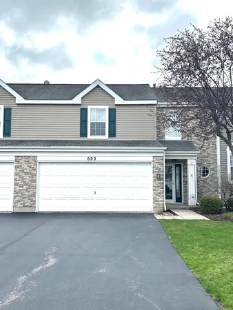 $2,275 | 693 Savannah Lane, Crystal Lake, IL 60014