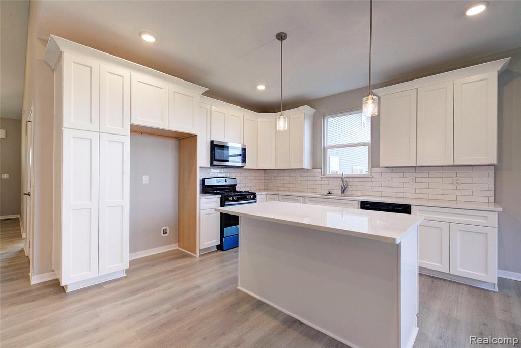 2014 Shale Drive Howell, MI 48843 - Photo 9 of 36