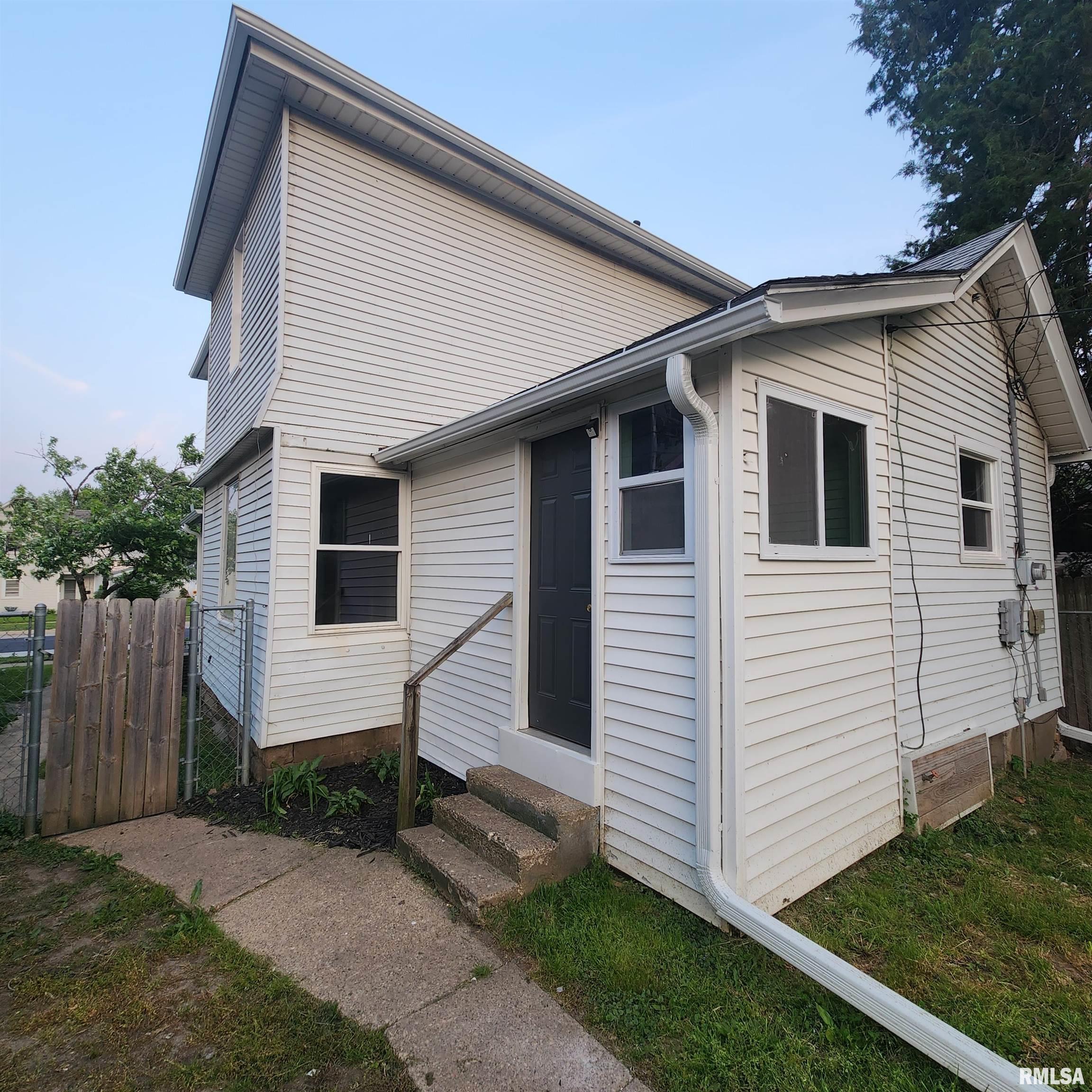 1808 Pershing Boulevard Clinton, IA 52732 - Photo 4 of 26 Gallery Image 4