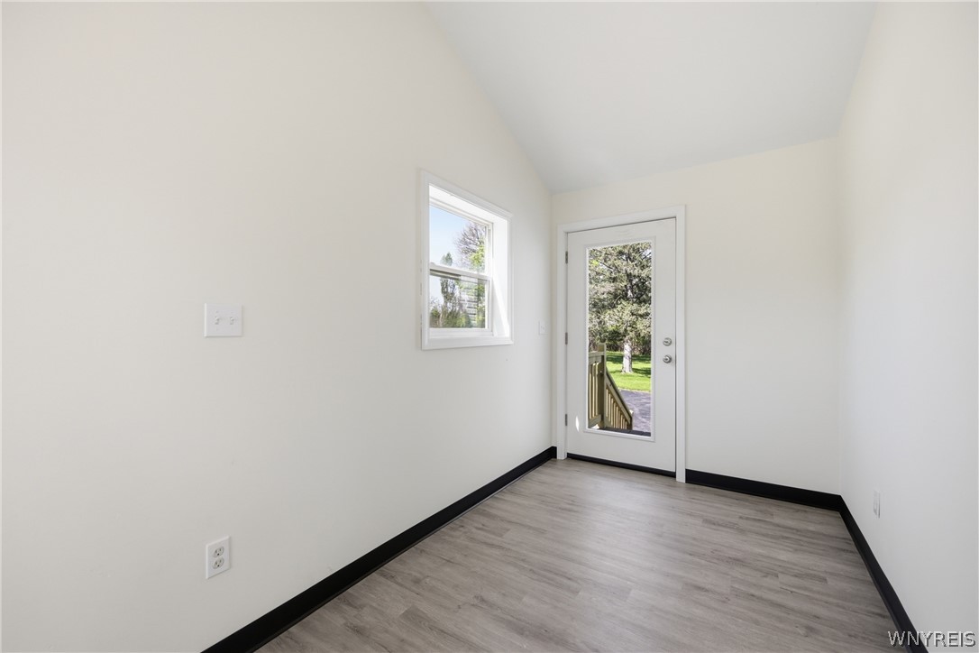 4537 Dorchester Road Hamburg, NY 14219 - Photo 5 of 35 Entryway