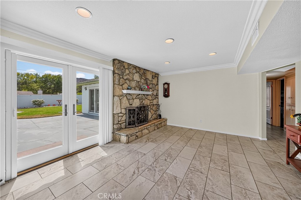 5444 Peacock Lane Riverside, CA 92505 - Photo 7 of 48 Gallery Image 7