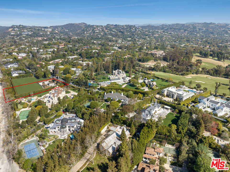 355 South Mapleton Drive Los Angeles, CA 90024 - Photo 6 of 9 a view of a city