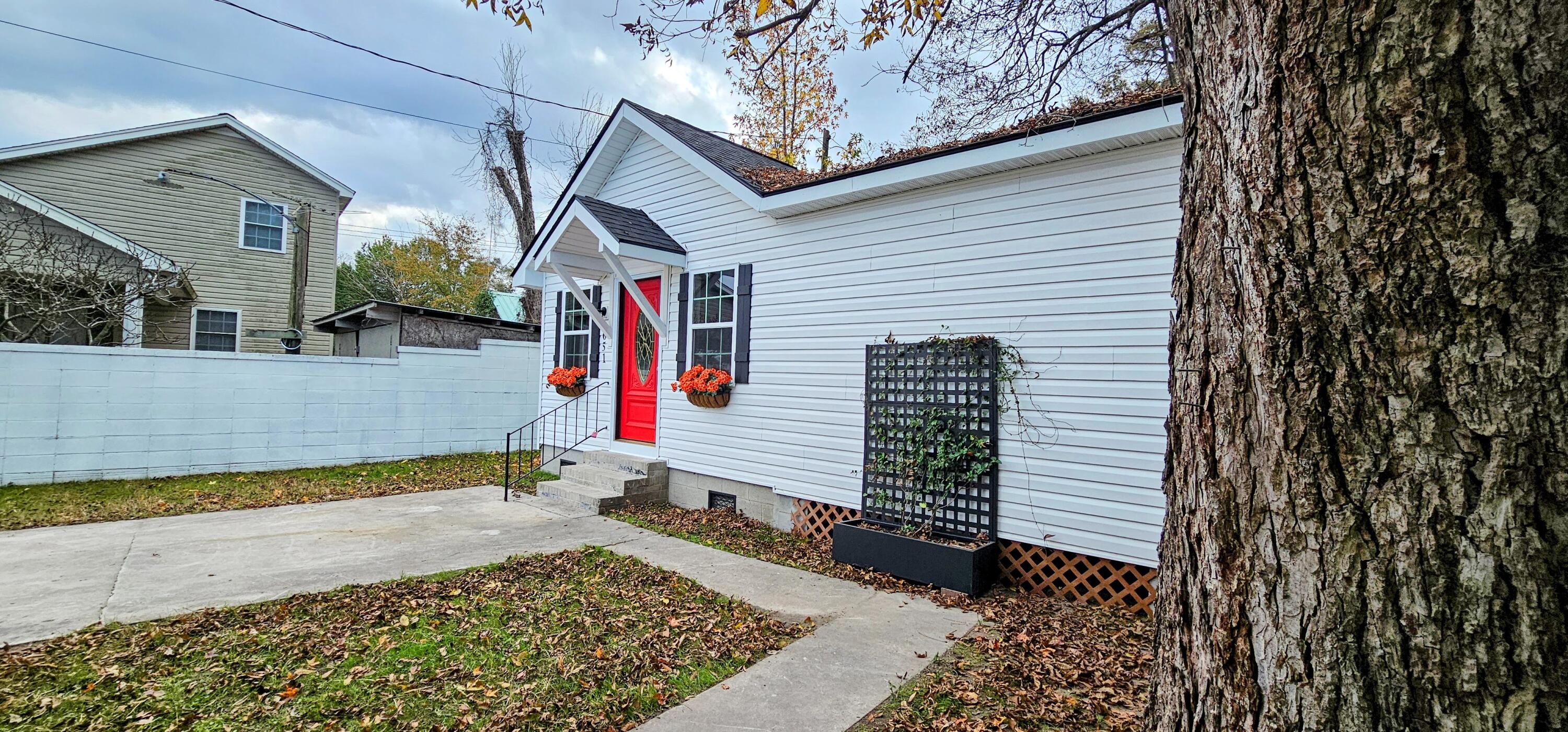 651 Hardware Street Elloree, SC 29047 - Photo 2 of 48