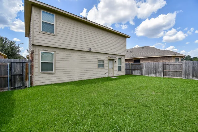 a view of a house with a backyard