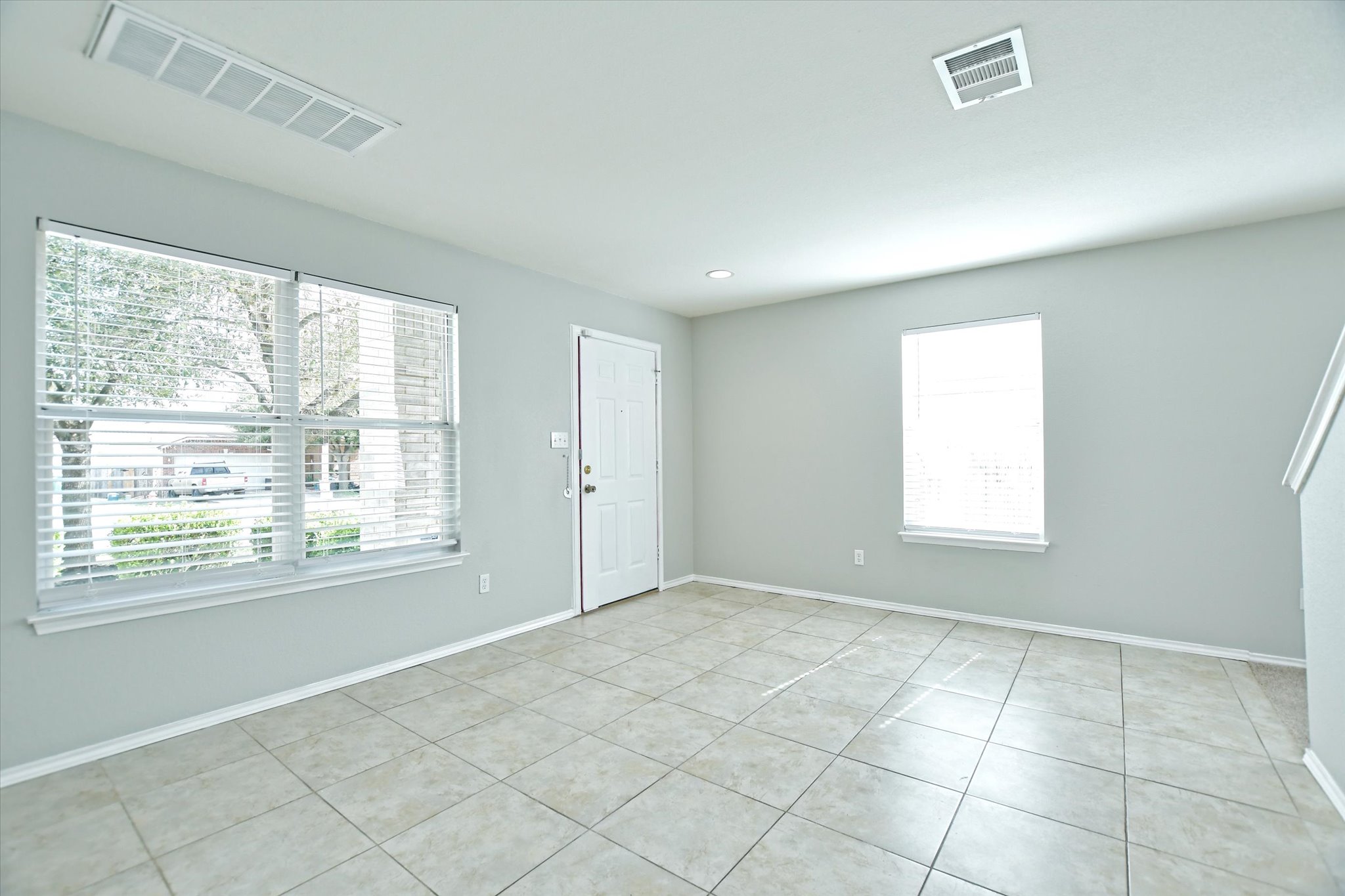 102 Blanco Woods Boulevard Elgin, TX 78621 - Photo 6 of 31 Entry or Office