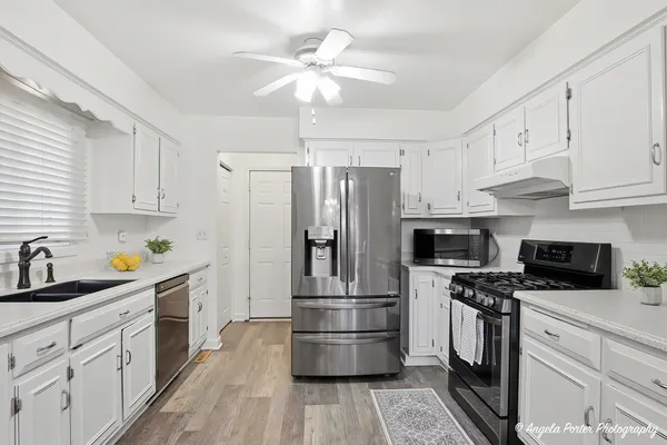 $389,000 | 4833 Eastwood Court, Waukegan, IL 60083