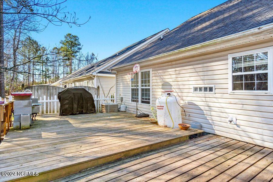 310 Neuchatel Road New Bern, NC 28562 - Photo 33 of 46 Rear - Deck