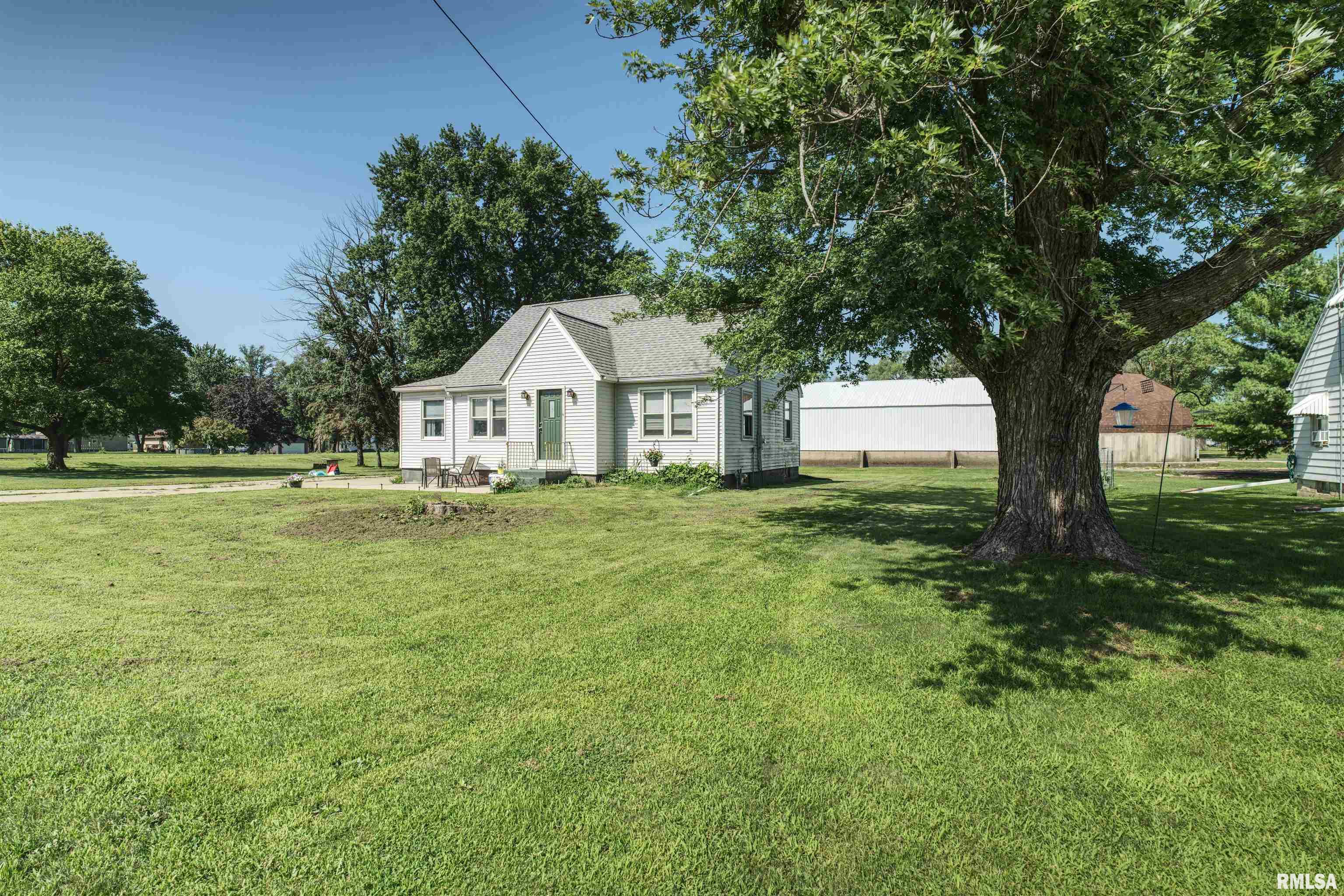 19175 Elston Road Fulton, IL 61252 - Photo 2 of 24