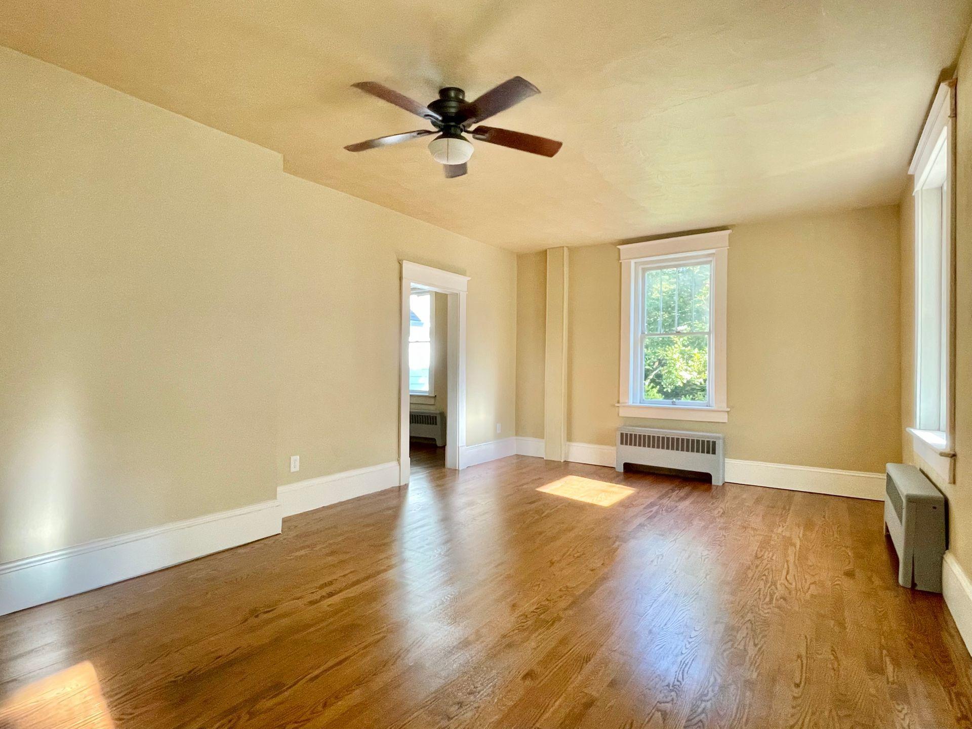 5013 Franklin Road Roanoke, VA 24014 - Photo 12 of 70 Living Room