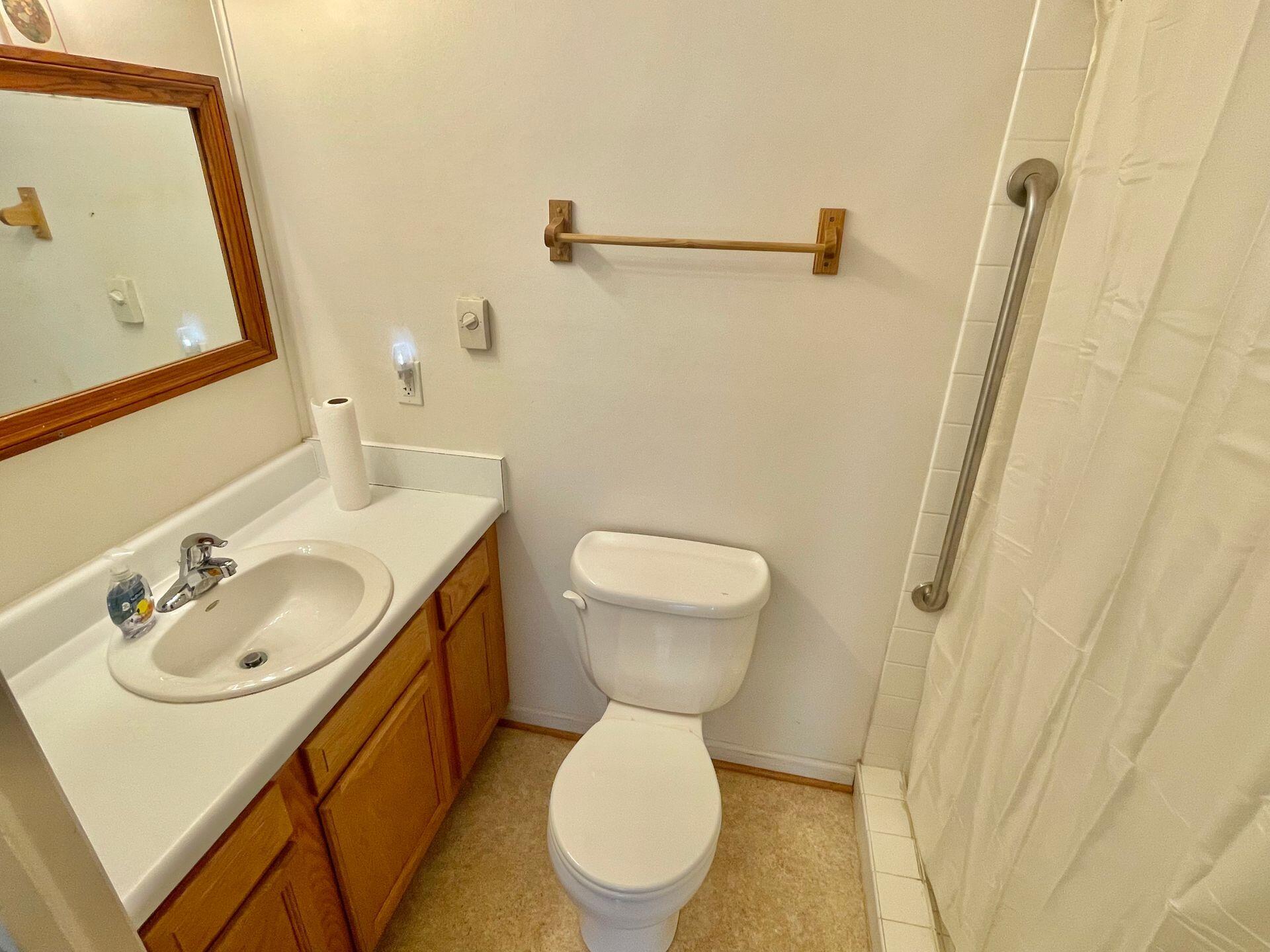 5013 Franklin Road Roanoke, VA 24014 - Photo 20 of 70 Full Bath