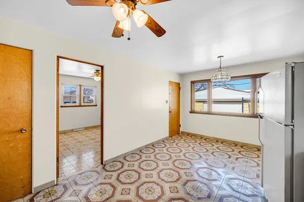 walk in closet with window