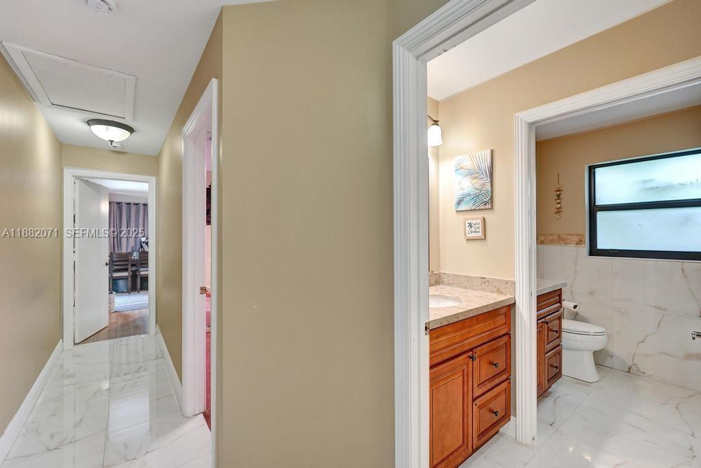 3187 Beechberry Circle Davie, FL 33328 - Photo 13 of 20 GUEST BATHROOM