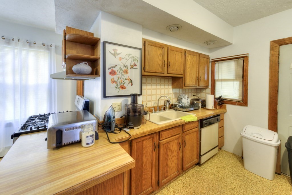 130 Kenberma Road Worcester, MA 01604 - Photo 11 of 30