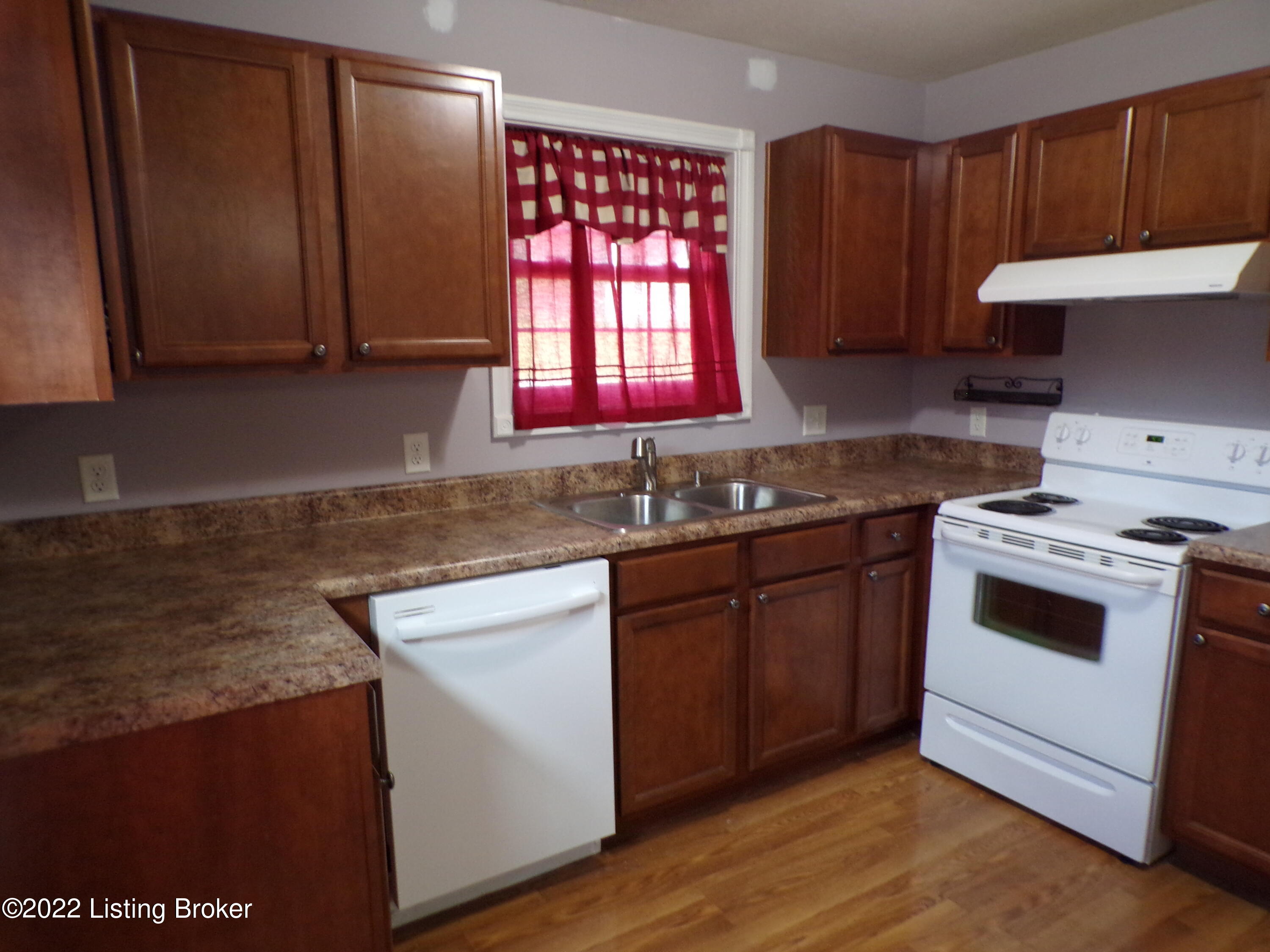 402 Lilac Road Leitchfield, KY 42754 - Photo 8 of 19 100_0475
