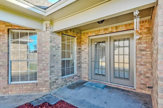 a view of a house with backyard and porch