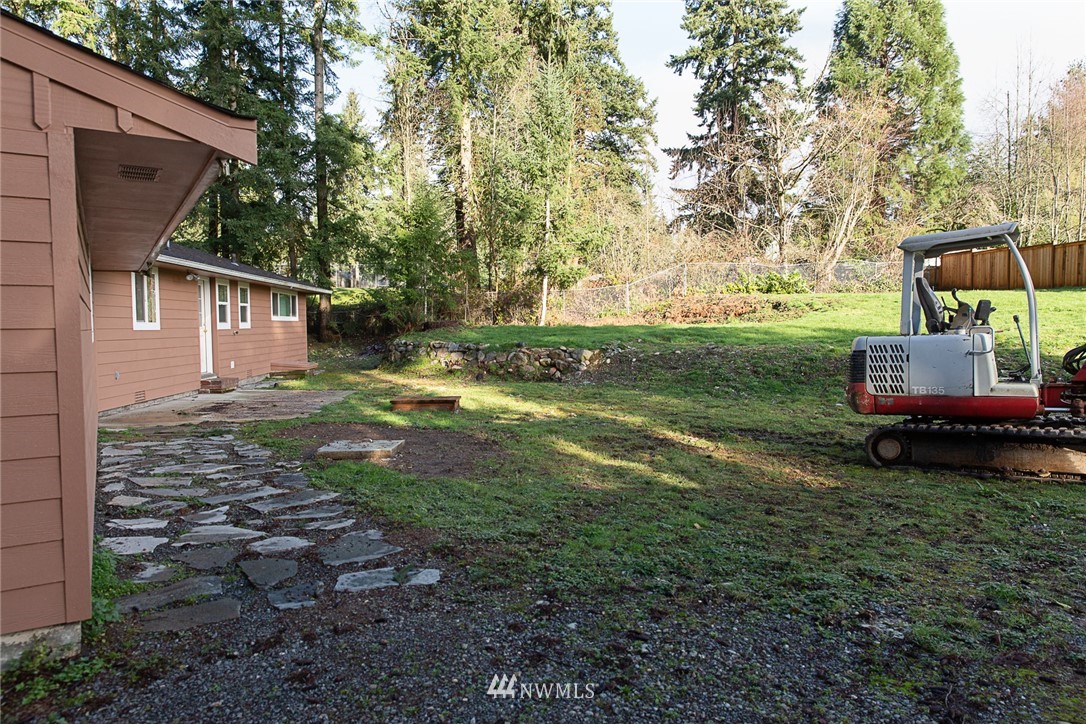 23605 5th Avenue West Bothell, WA 98021 - Photo 2 of 20 a backyard of a house with lots of green space