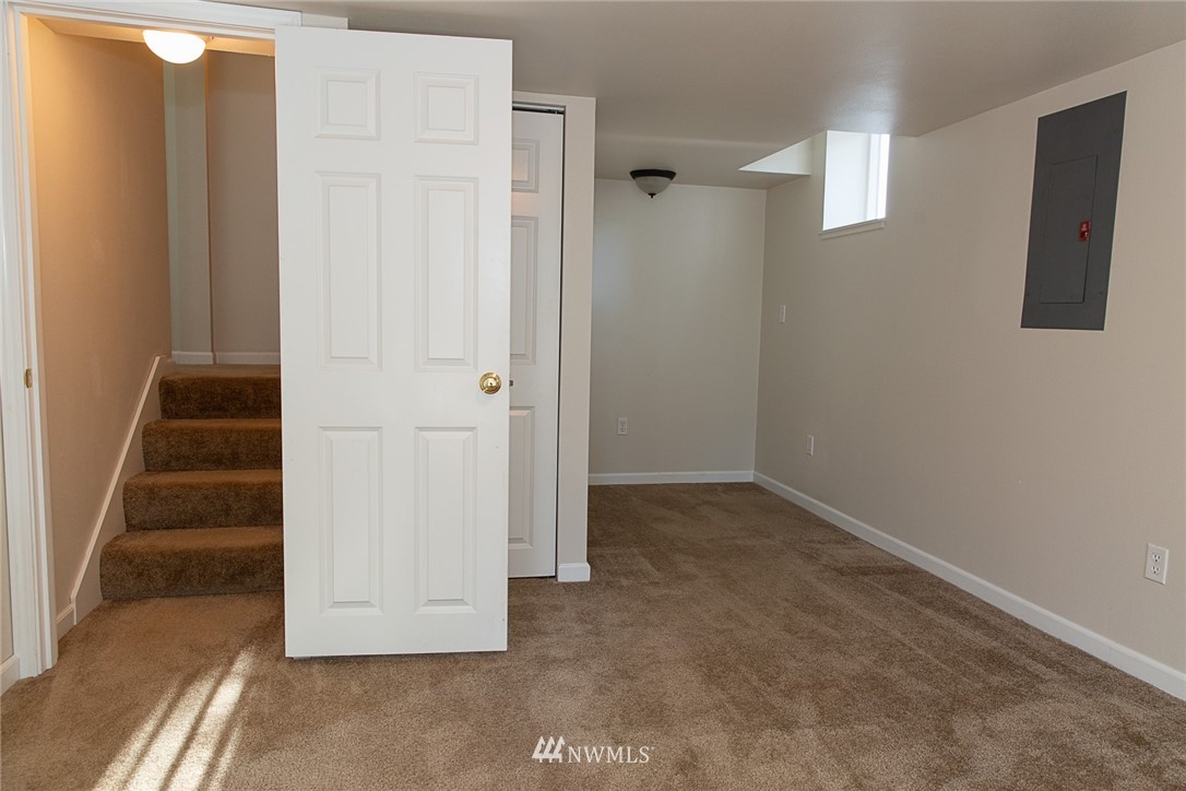 23605 5th Avenue West Bothell, WA 98021 - Photo 15 of 20 an empty room with windows
