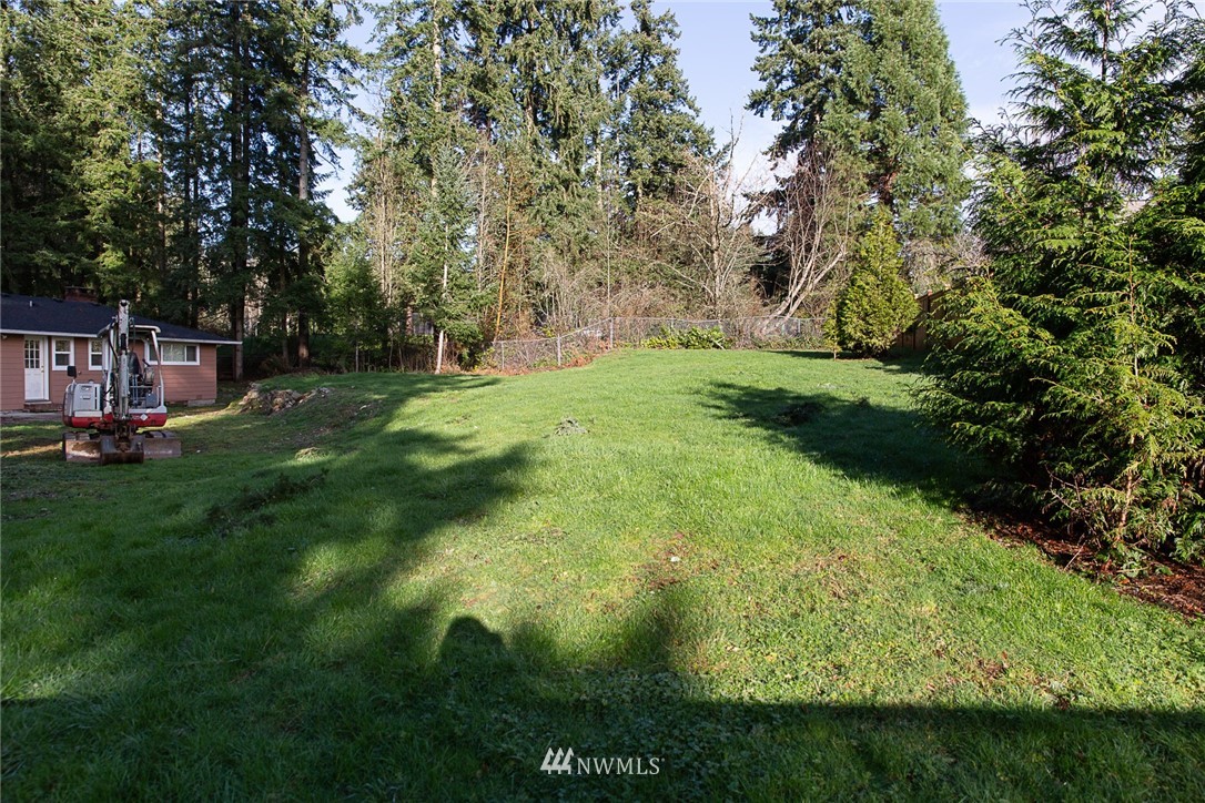 23605 5th Avenue West Bothell, WA 98021 - Photo 3 of 20 a backyard of a house with lots of green space