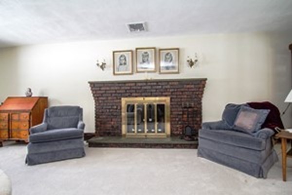 8 Vincent Road Burlington, MA 01803 - Photo 11 of 30 Gallery Image 11