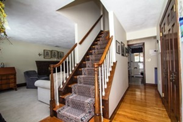 8 Vincent Road Burlington, MA 01803 - Photo 12 of 30 Gallery Image 12