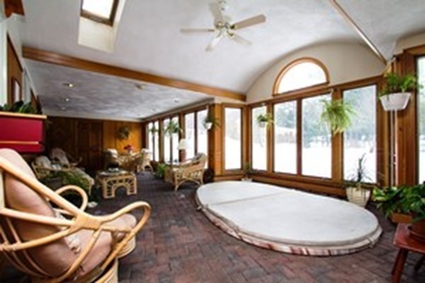 8 Vincent Road Burlington, MA 01803 - Photo 4 of 30 Gallery Image 4