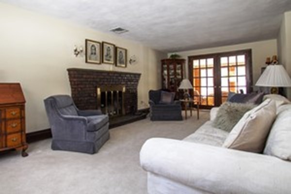 8 Vincent Road Burlington, MA 01803 - Photo 10 of 30 Gallery Image 10