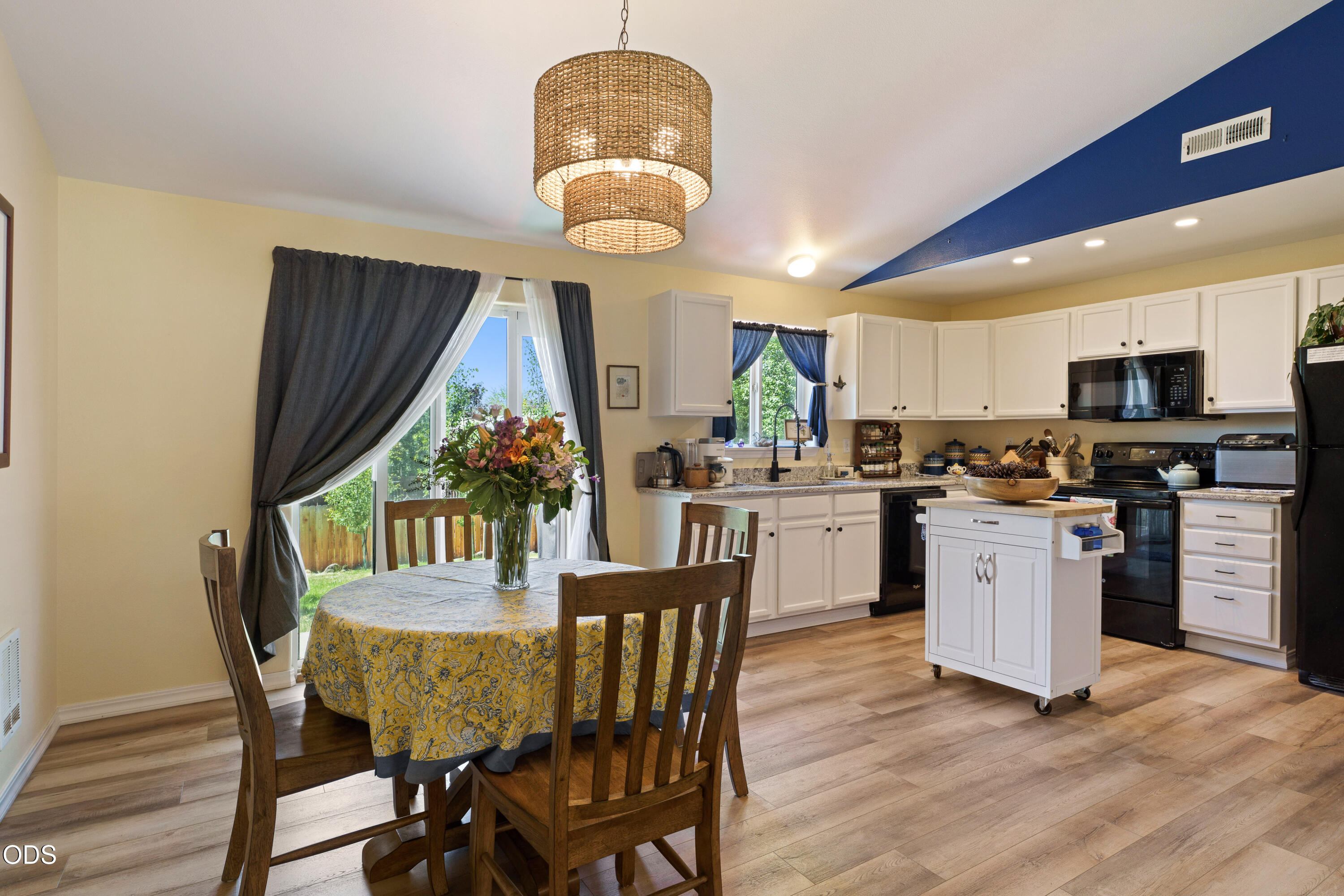 1425 Southwest 31st Street Redmond, OR 97756 - Photo 8 of 29