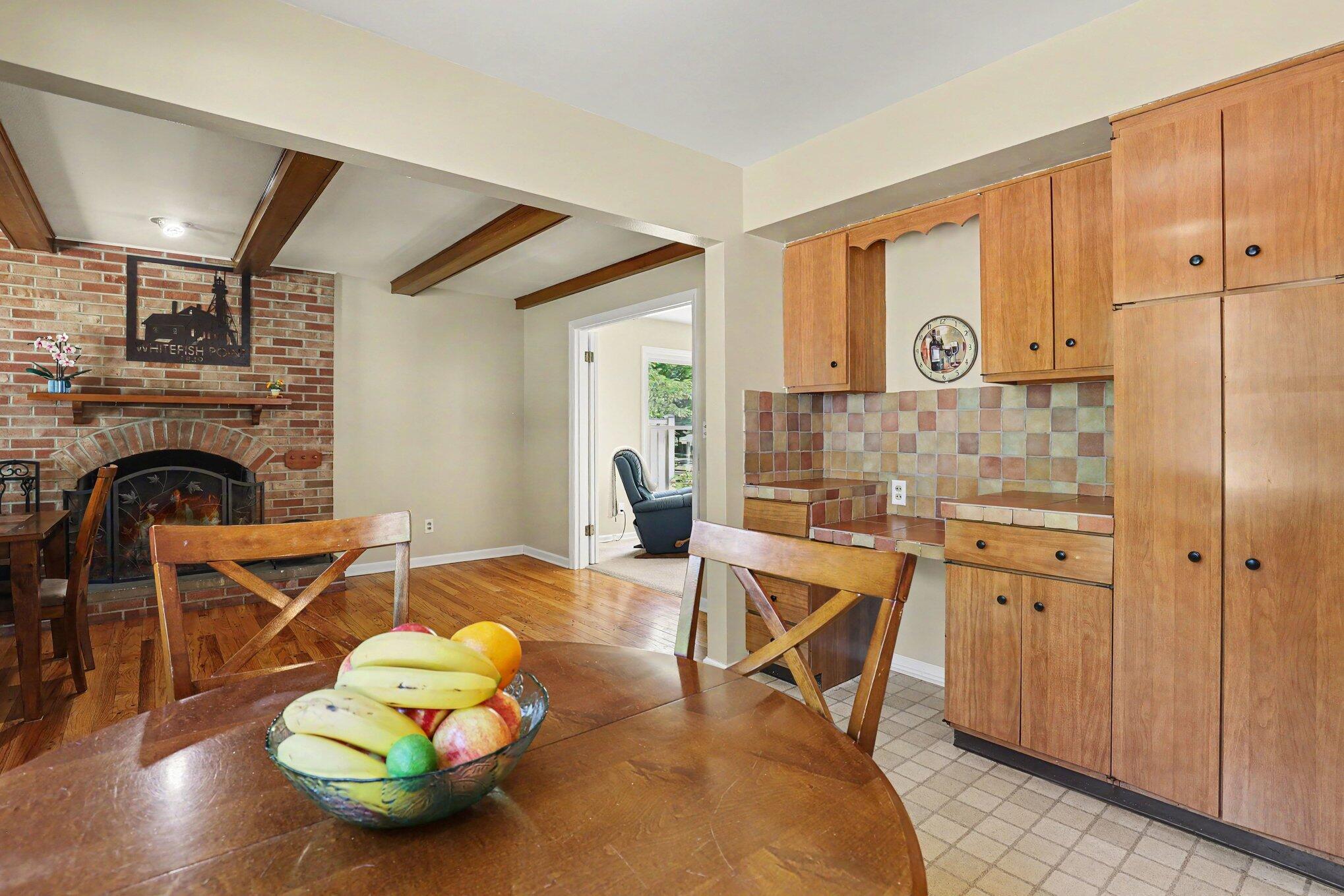 1653 Ridgeview Street Southeast Grand Rapids, MI 49506 - Photo 9 of 30 009_file_8467